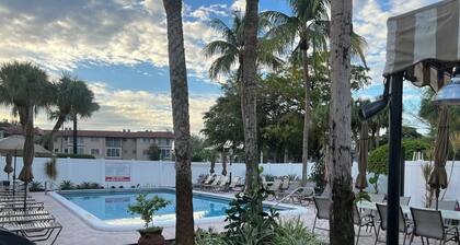 Relax and Unwind in This Charming Pompano Beach Condo, 2BR/2BR