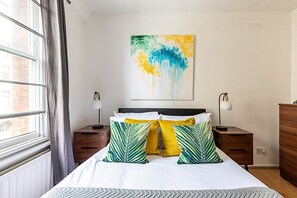 2 slaapkamers, een strijkplank/strijkijzer, internet, beddengoed