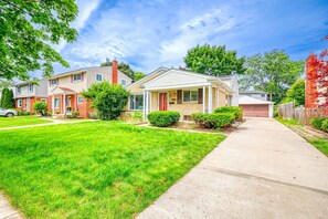 Exterior - Near Beaumont/Royal Oak/Birmingham 3/2 Sleeps 8, Pets OK, Hrdwd Flrs, Fireplace (Royal Oak)