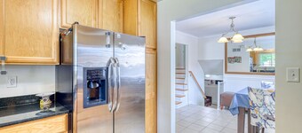 Near Beaumont/Royal Oak/Birmingham 3/2 Sleeps 8, Pets OK, Hrdwd Flrs, Fireplace