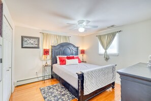 3 bedrooms, desk, iron/ironing board, WiFi - Near Beaumont/Royal Oak/Birmingham 3/2 Sleeps 8, Pets OK, Hrdwd Flrs, Fireplace (Royal Oak)