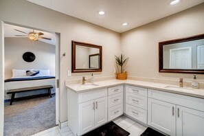 Interior - Heated Pool, Hot Tub, Mini-Golf, Gazebo with Bar & Grill (Scottsdale)