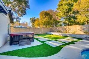 Property grounds - Heated Pool, Hot Tub, Mini-Golf, Gazebo with Bar & Grill (Scottsdale)