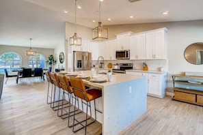 Dining - Heated Pool, Hot Tub, Mini-Golf, Gazebo with Bar & Grill (Scottsdale)