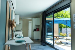 Private kitchen - La Tiny L, 5 minutes from Loches town center and 30 minutes from Beauval ZOO (Loches)