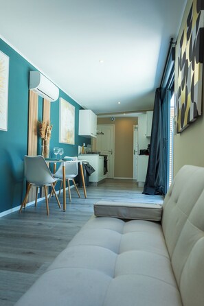 Living area - La Tiny L, 5 minutes from Loches town center and 30 minutes from Beauval ZOO (Loches)