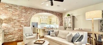 The Taylor, 3BR Classy Condo by Velvet Ditch Villas