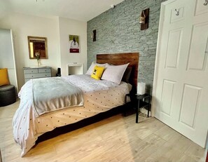 3 Schlafzimmer, Bügeleisen/Bügelbrett, WLAN, Bettwäsche
