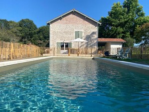 Outdoor pool - Quiet country house with large swimming pool (Magescq)