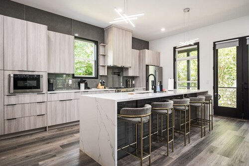 Stylish 4BD/3.5BA Summerhill Getaway Near Beltline