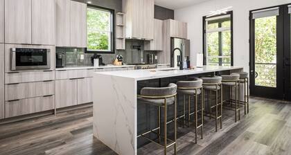 Stylish 4BD/3.5BA Summerhill Getaway Near Beltline