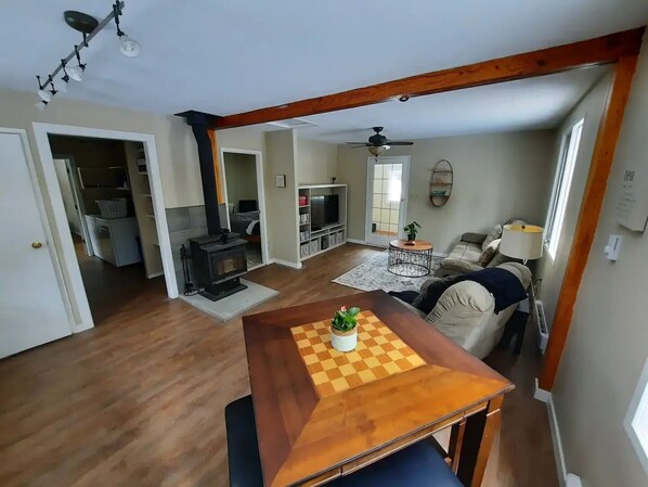 Smart TV, fireplace, DVD player, books