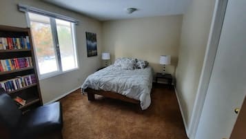 3 chambres, bureau, fer et planche Ă repasser, lit parapluie