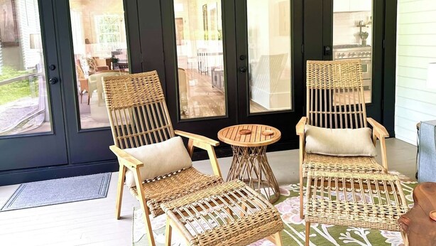 A covered porch with two wicker chairs and a small round table. - 2 Primary Kings! Screened Porch! EV Charger! (Bay Saint Louis)