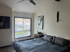 2 bedrooms, free WiFi, bed sheets - Charming 2-bedroom condo in marvelous Ventura California. (Ventura)