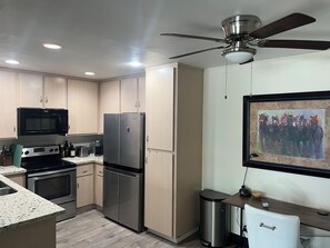 Fridge, microwave, oven, stovetop - Charming 2-bedroom condo in marvelous Ventura California. (Ventura)