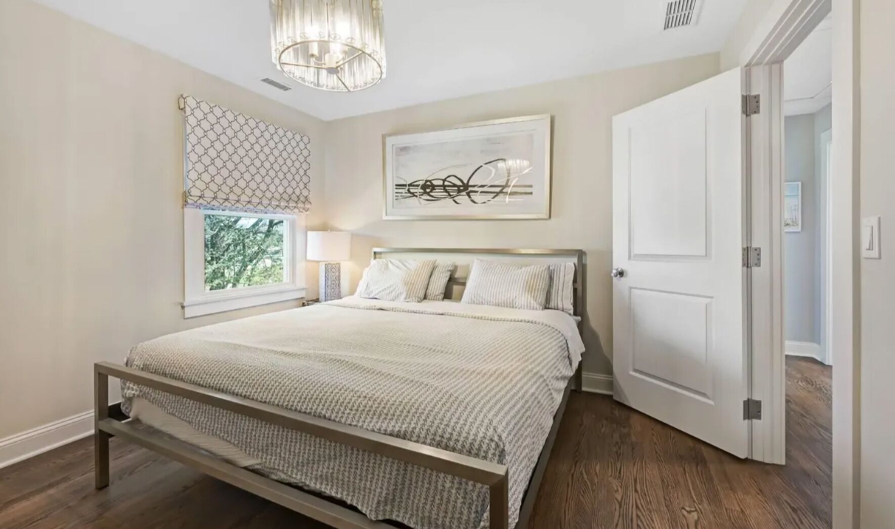 5 bedrooms, desk, iron/ironing board, free WiFi