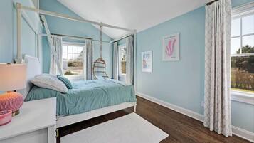 5 bedrooms, desk, iron/ironing board, free WiFi