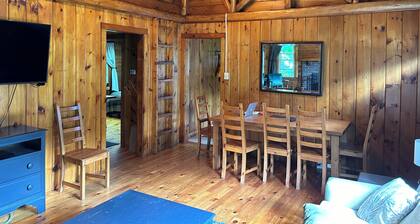 Cozy 2-bedroom cabin near Mount Snow 3 min drive