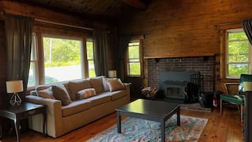 Una Smart TV, una chimenea