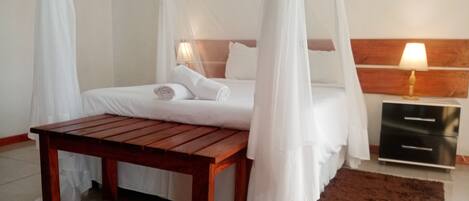 5 habitaciones, tabla de planchar con plancha, wifi y ropa de cama