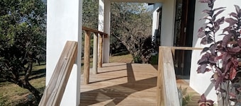 5-bedroom bed & breakfast in welcoming Maputo with AC, WiFi