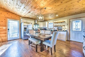 Dining - Amazing View- Cozy 2/2 Cabin +Hot Tub +Long Range Mtn Views! (Morganton)