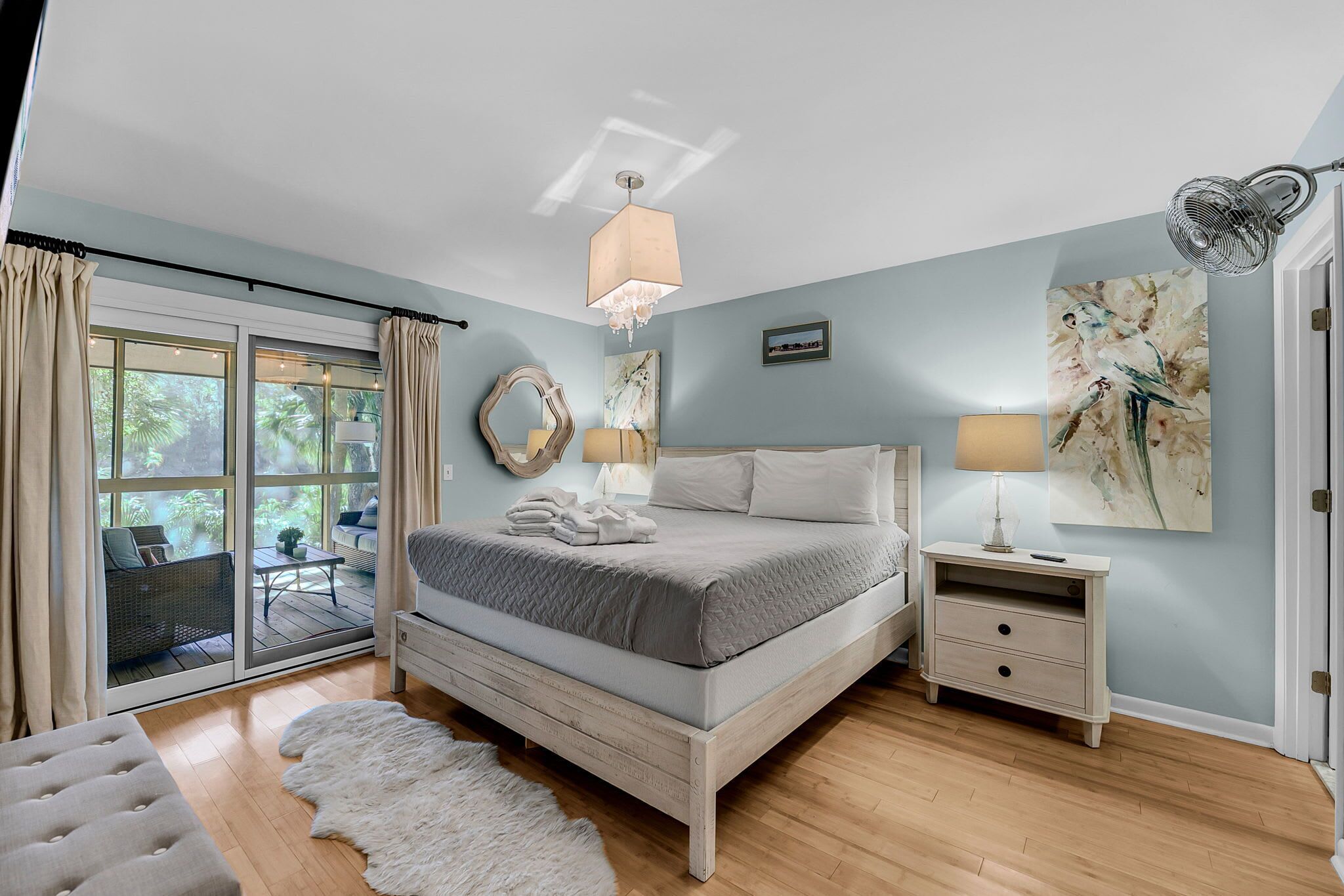 3 chambres, fer et planche à repasser, Wi-Fi, draps fournis