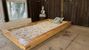 Área de tratamiento exterior, un sauna, una bañera de hidromasaje