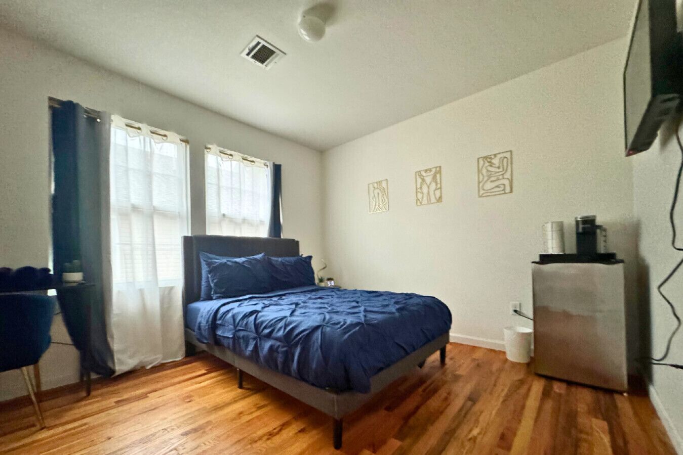 Belmont Suites |  BR 2 (Private Room)  | 30 mins to NYC