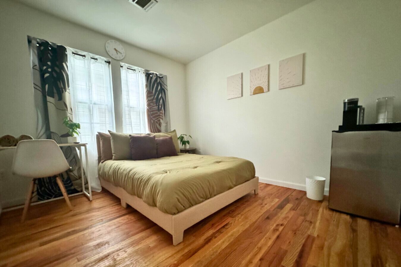 Belmont Suites |  BR 1 (Private Room)  | 30 mins to NYC