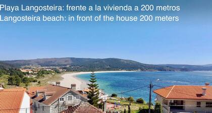 Climatic shelter in Finisterre in front of the beach đïž