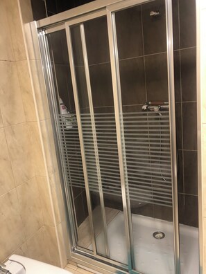 淋浴設備、風筒、坐浴桶、提供毛巾