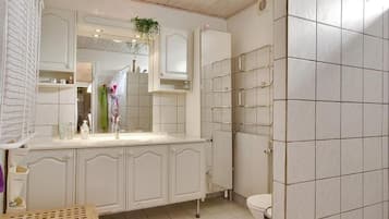 淋浴设施、吹风机、毛巾、肥皂