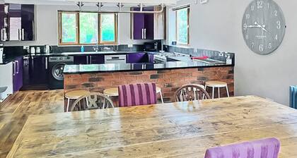 5 bedroom accommodation in Grantham