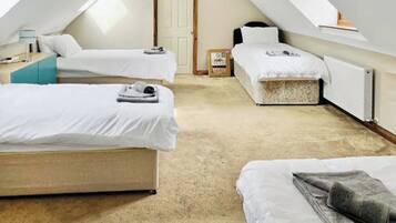 5 bedrooms, free WiFi, bed sheets