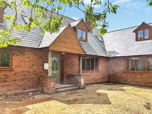 5 bedroom accommodation in Grantham