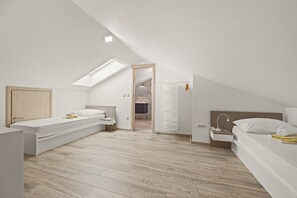 2 bedrooms, in-room safe, iron/ironing board, free WiFi