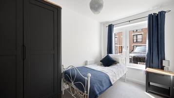 3 bedrooms, iron/ironing board, WiFi, bed sheets