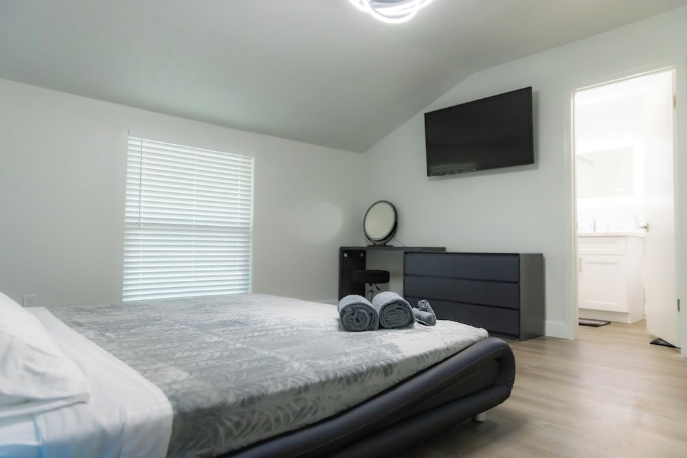 Experience Vegas at North Star Retreat Modern Home with Pool, Games