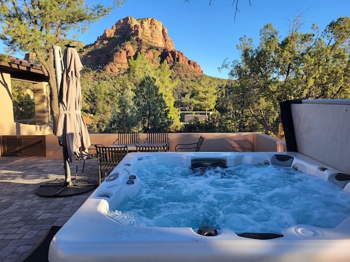 3 bedroom home with 360° red rock views! HOT TUB & RV parking 4 mins to downtown