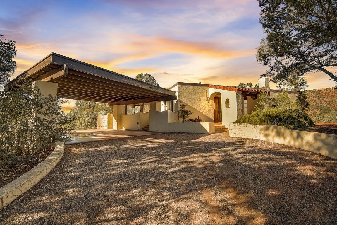 The Poco Diablo House - charming 3 bedroom home w/ Elephant Rock views & hot tub