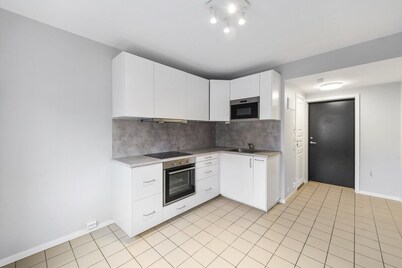 DOWNToWN KING BED FASHiONABLE