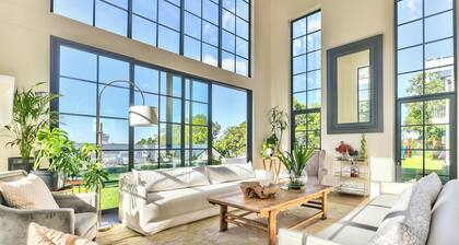 Symphony of Light - A stately residence in the heart of Bishopscourt