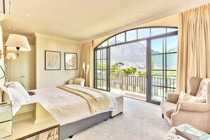 5 habitaciones, tabla de planchar con plancha, wifi y ropa de cama 