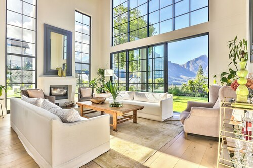 Symphony of Light - A stately residence in the heart of Bishopscourt