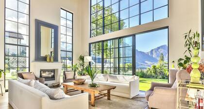 Symphony of Light - A stately residence in the heart of Bishopscourt