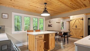 Dining - A Frame - Walk to Beach - Hot Tub (Ellsworth)