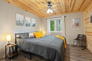 4 Schlafzimmer, Schreibtisch, Bügeleisen/Bügelbrett, Reisekinderbett