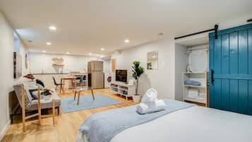 Standard Studio | Free WiFi